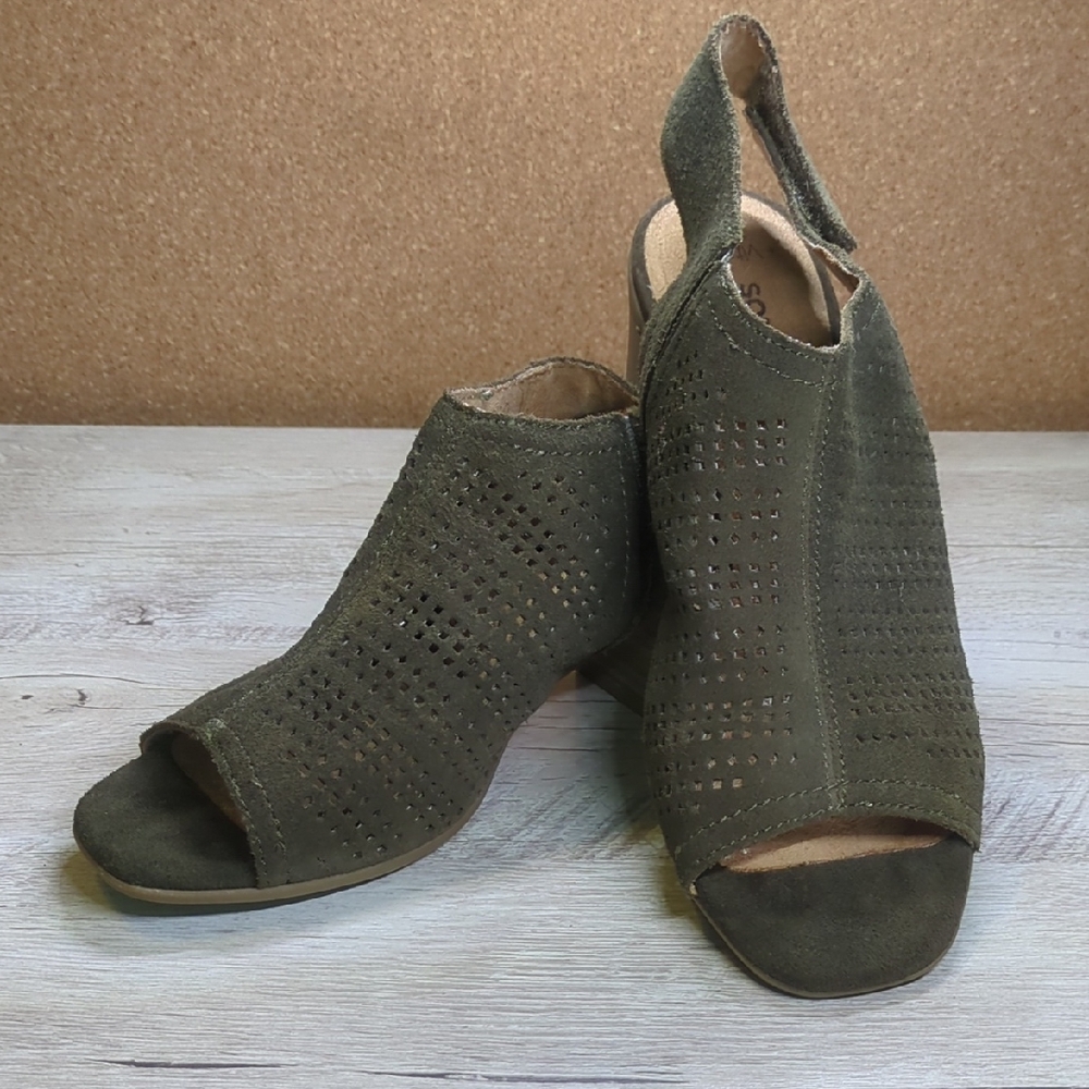 Sonoma Green Sandals with Chunky Heel and Slingback